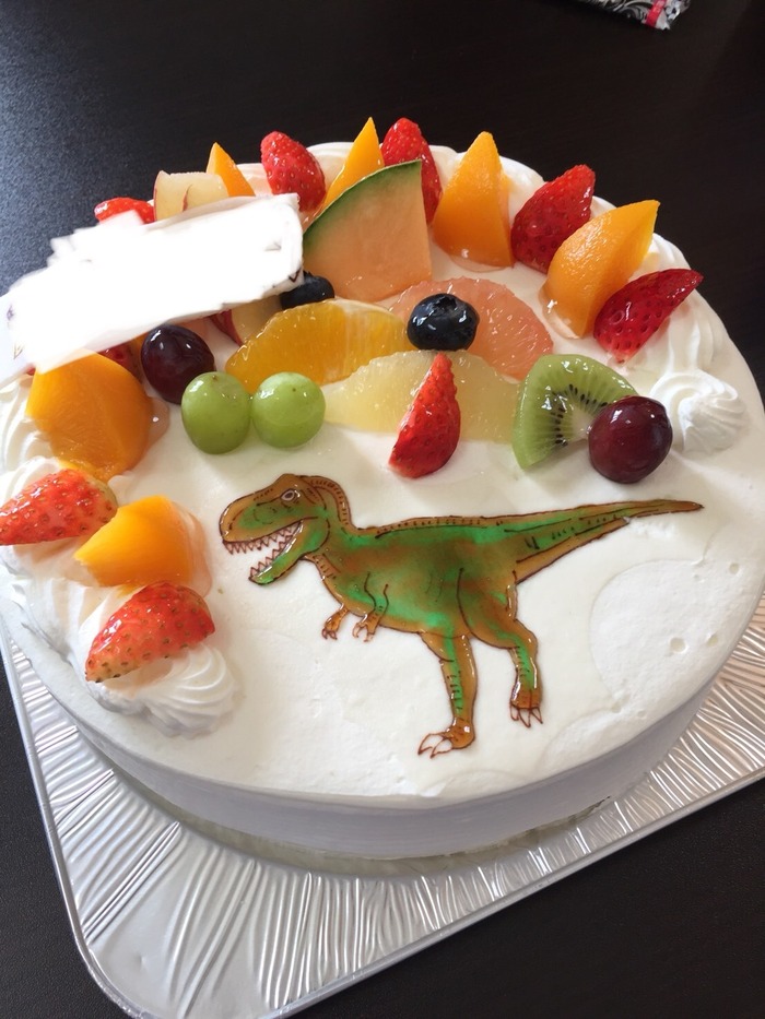 A：恐竜のイラストケーキ