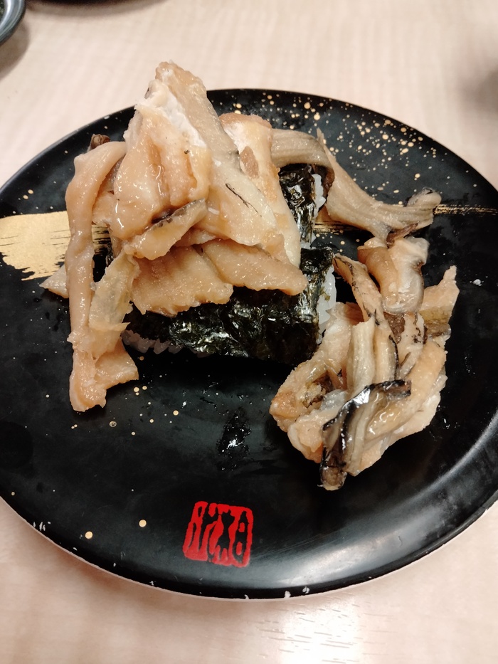 穴子切れ端のお寿司、沢山切れ端がありすぎてびっくり100円プラス税