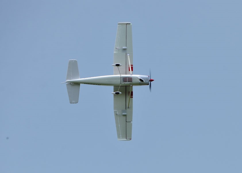 再値下げラジコン飛行機 ヒノデ・スカイスニーカー(15-25) 生地完成 ホビーラジコン